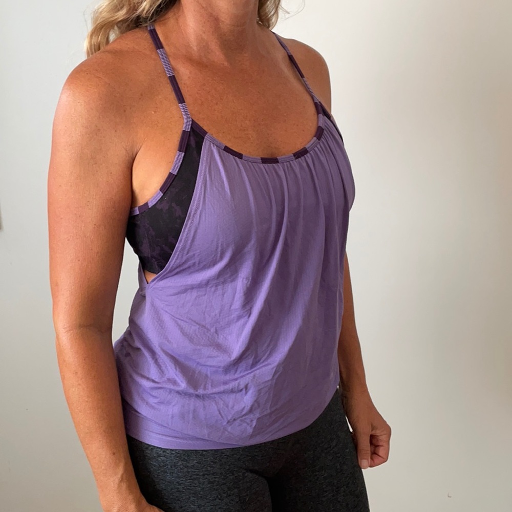Lululemon top with built in bra